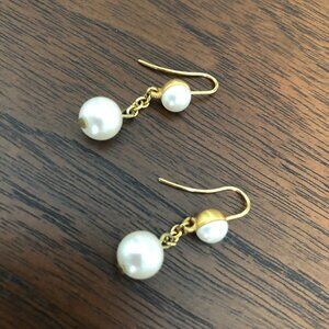 Carolee Signed Vtg Designer Faux Pearl Dangle Earrings in Gold Tone Metal Sz OS